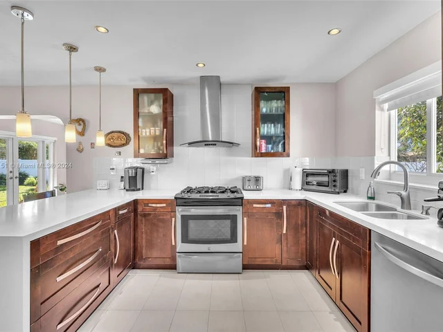 11040 NW 21st St, Pembroke Pines FL 33026