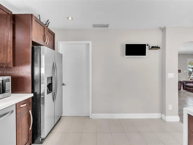 11040 NW 21st St, Pembroke Pines FL 33026