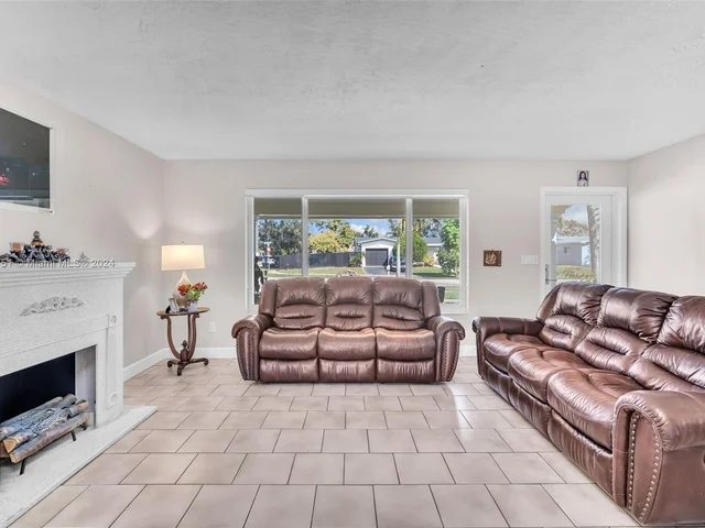 11040 NW 21st St, Pembroke Pines FL 33026