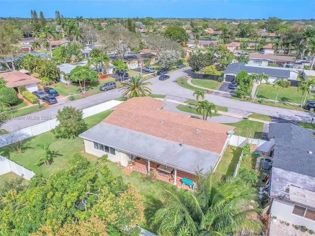 11040 NW 21st St, Pembroke Pines FL 33026