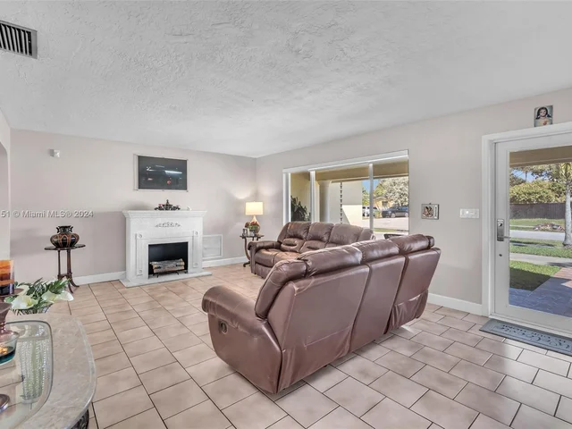 11040 NW 21st St, Pembroke Pines FL 33026