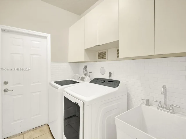 8324 NW 115th Ct # 8324, Doral FL 33178