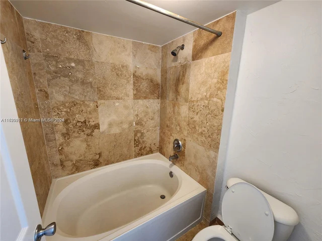 2911 NE 185th St # 2102, Aventura FL 33180