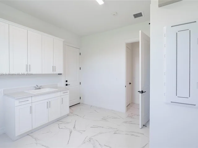 14850 Millstone Ranches Dr, Davie FL 33331