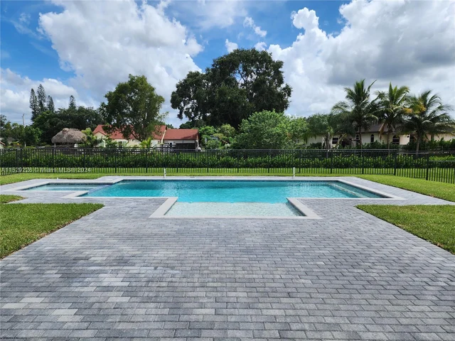 14850 Millstone Ranches Dr, Davie FL 33331