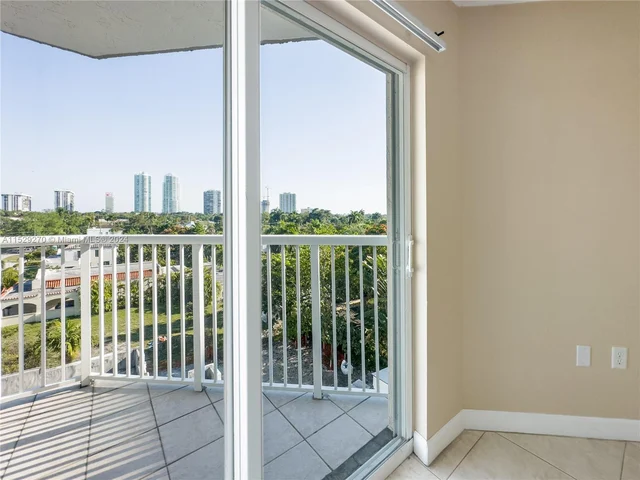 280 SW 20th Rd # 702, Miami FL 33129