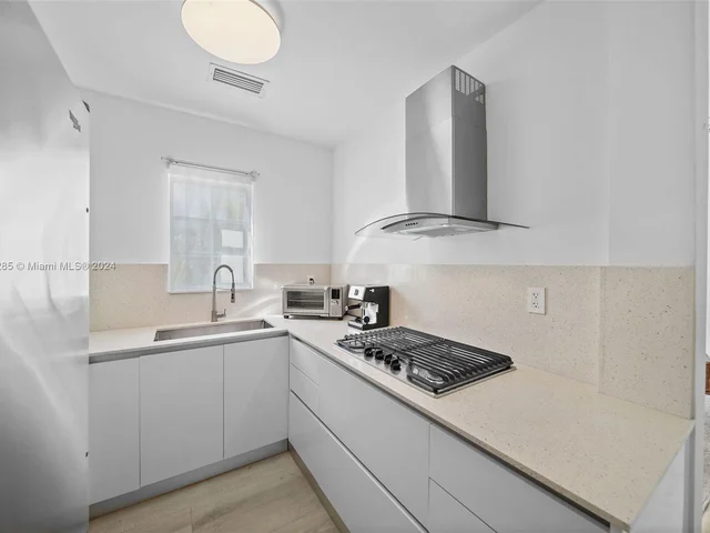 832 15th St # 4, Miami Beach FL 33139