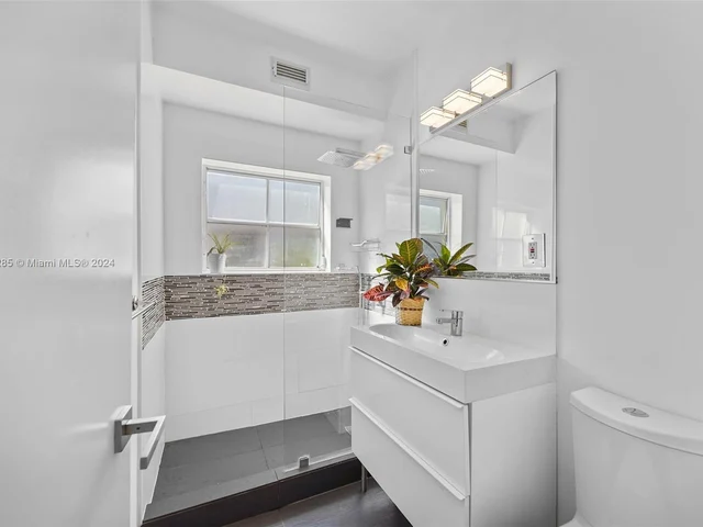 832 15th St # 4, Miami Beach FL 33139