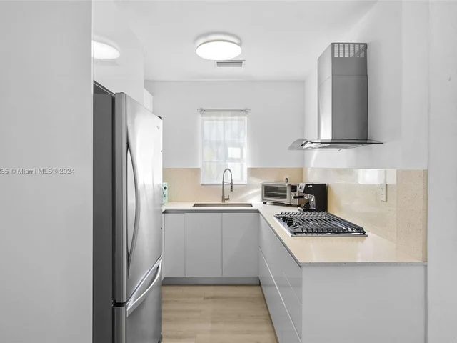 832 15th St # 4, Miami Beach FL 33139