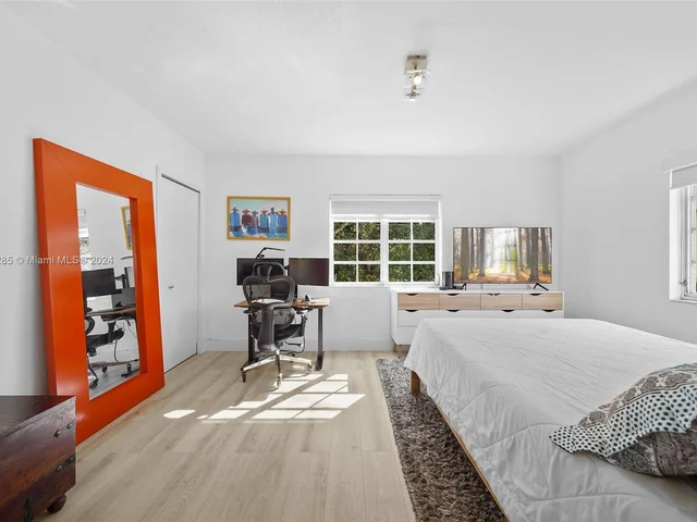 832 15th St # 4, Miami Beach FL 33139