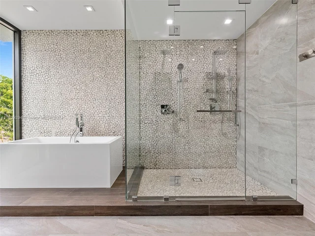 521 Holiday Dr, Hallandale Beach FL 33009