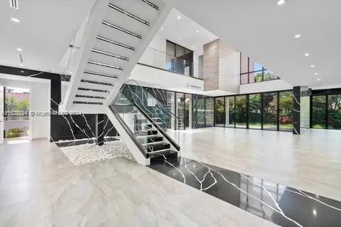 521 Holiday Dr, Hallandale Beach FL 33009