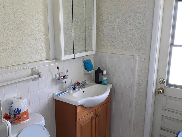 421 W 36th St, Riviera Beach FL 33404