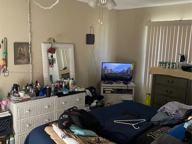 421 W 36th St, Riviera Beach FL 33404