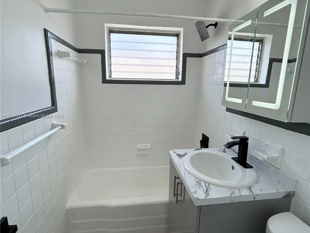 775 NE 128th St # 7, North Miami FL 33161