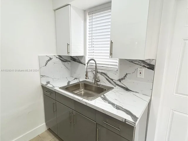 775 NE 128th St # 7, North Miami FL 33161