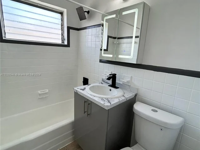 775 NE 128th St # 7, North Miami FL 33161