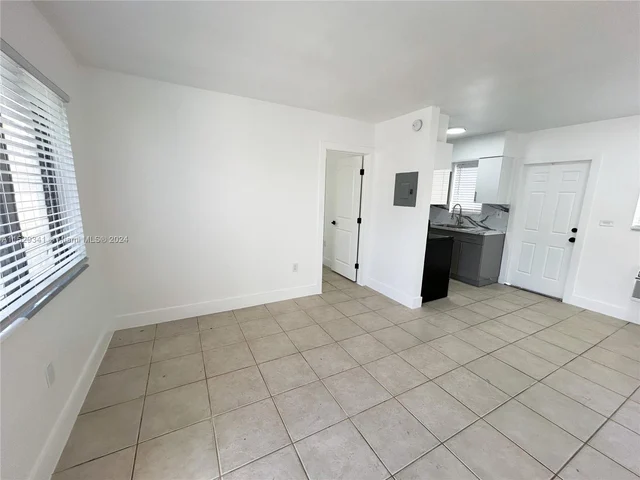 775 NE 128th St # 7, North Miami FL 33161