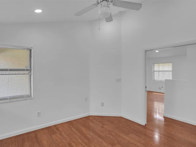 800 SW 113th Ter, Pembroke Pines FL 33025