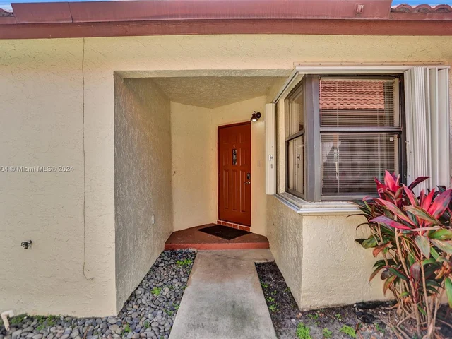 800 SW 113th Ter, Pembroke Pines FL 33025