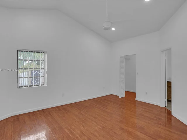 800 SW 113th Ter, Pembroke Pines FL 33025