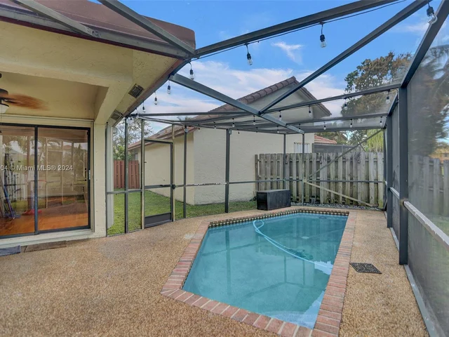 800 SW 113th Ter, Pembroke Pines FL 33025