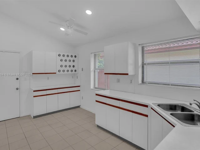 800 SW 113th Ter, Pembroke Pines FL 33025