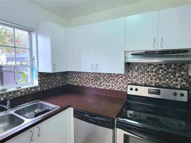 8567 SW 109th Ave # 8567, Miami FL 33173