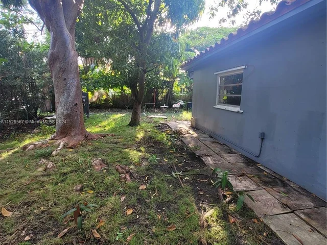 1132 Moffett St, Hallandale Beach FL 33009