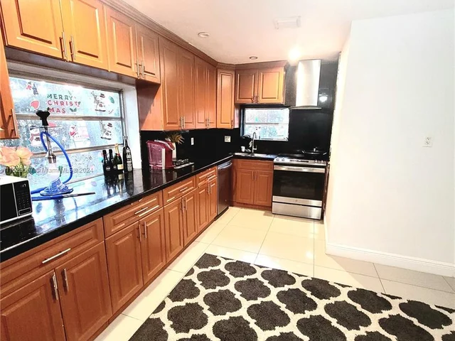 1132 Moffett St, Hallandale Beach FL 33009