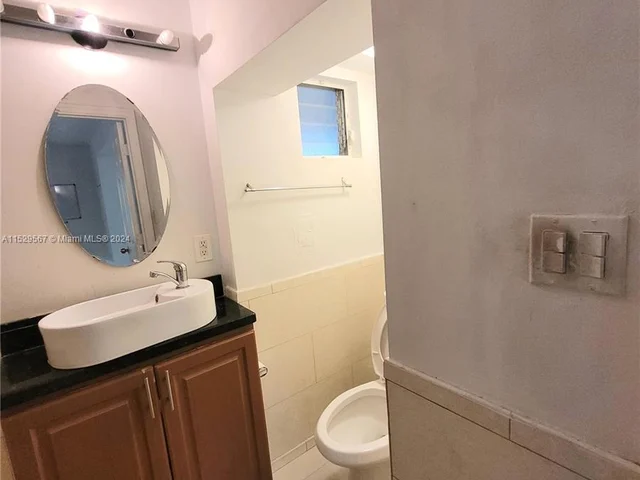 1132 Moffett St, Hallandale Beach FL 33009