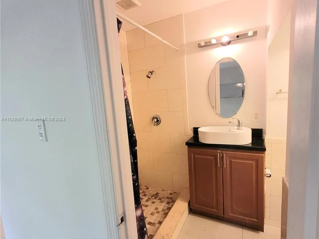 1132 Moffett St, Hallandale Beach FL 33009