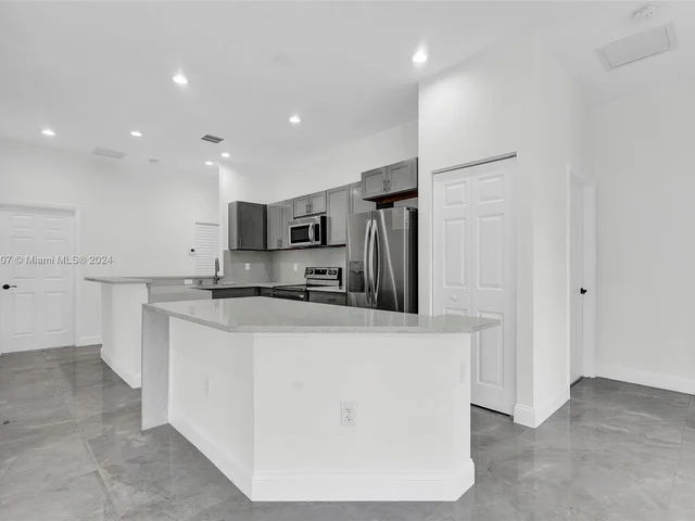 108 NW 1st Ave, Hallandale Beach FL 33009