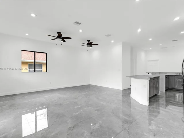 108 NW 1st Ave, Hallandale Beach FL 33009