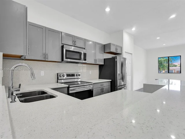 108 NW 1st Ave, Hallandale Beach FL 33009