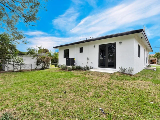 108 NW 1st Ave, Hallandale Beach FL 33009