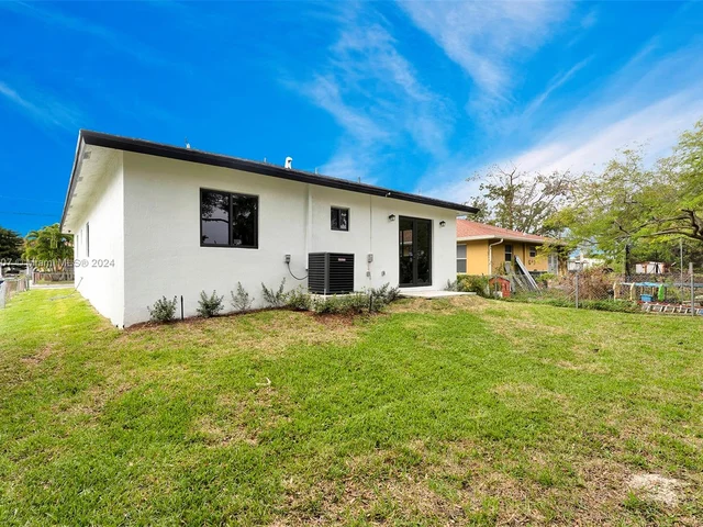 108 NW 1st Ave, Hallandale Beach FL 33009