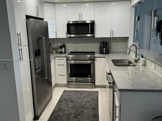 1410 S Ocean Dr # 305, Hollywood FL 33019