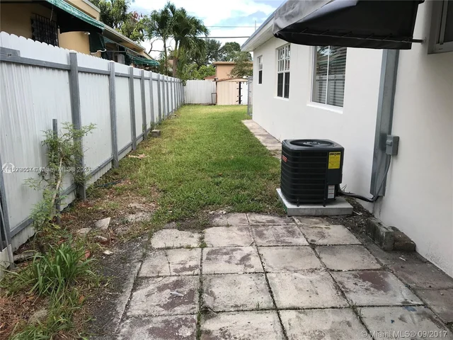 41 NW 76th Ave # 0, Miami FL 33126