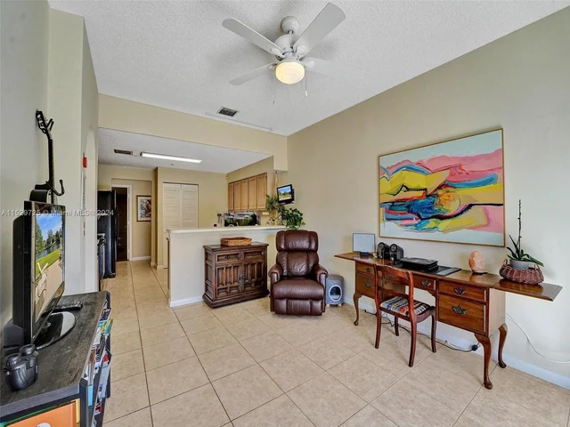 9250 Oak Grove Cir, Davie FL 33328