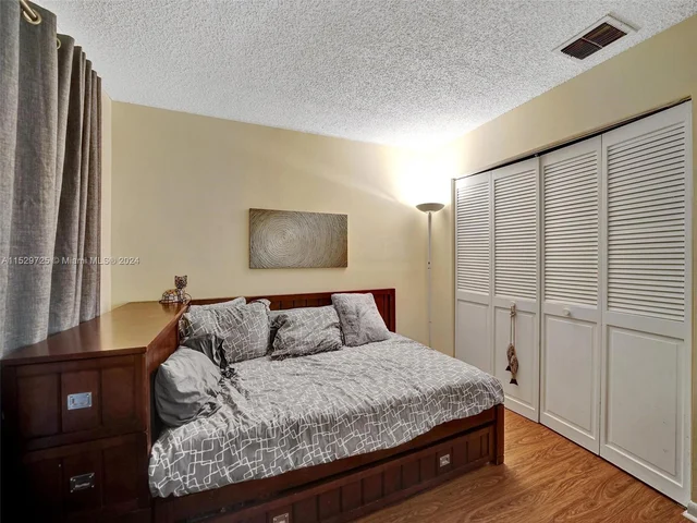 9250 Oak Grove Cir, Davie FL 33328