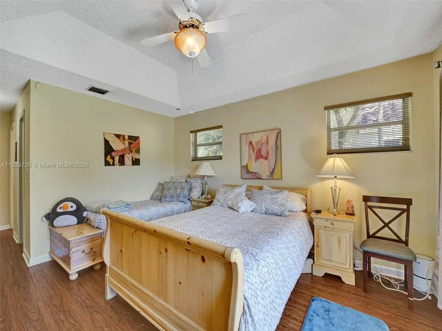 9250 Oak Grove Cir, Davie FL 33328