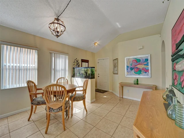 9250 Oak Grove Cir, Davie FL 33328