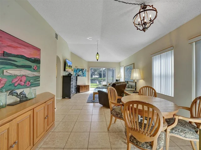 9250 Oak Grove Cir, Davie FL 33328