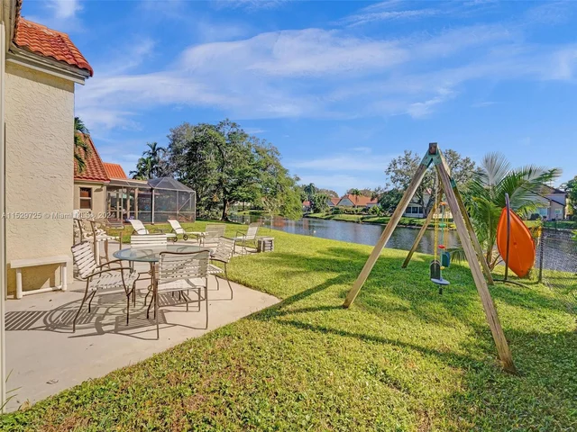 9250 Oak Grove Cir, Davie FL 33328