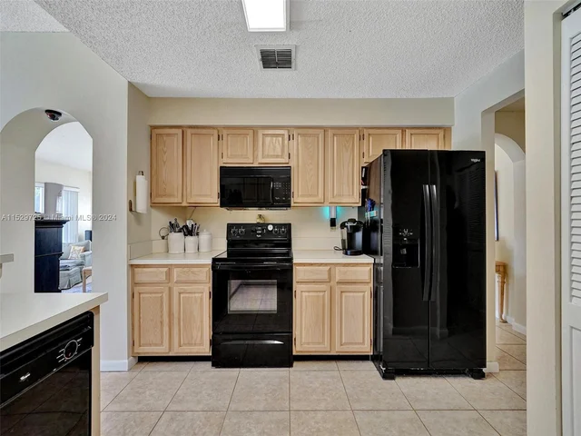 9250 Oak Grove Cir, Davie FL 33328