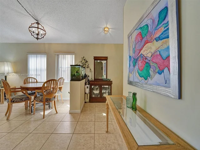 9250 Oak Grove Cir, Davie FL 33328