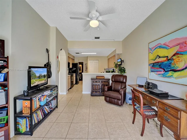 9250 Oak Grove Cir, Davie FL 33328