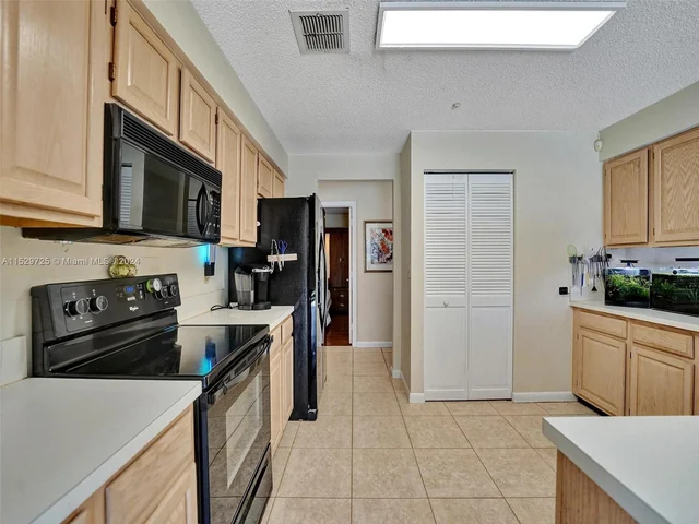 9250 Oak Grove Cir, Davie FL 33328