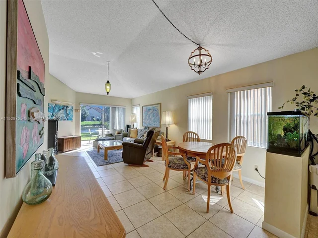 9250 Oak Grove Cir, Davie FL 33328